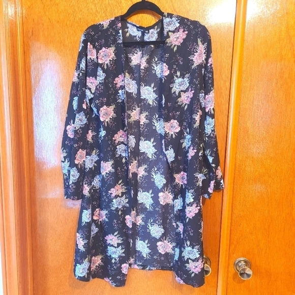 *4 for $20* Floral Kimono - Picture 1 of 4